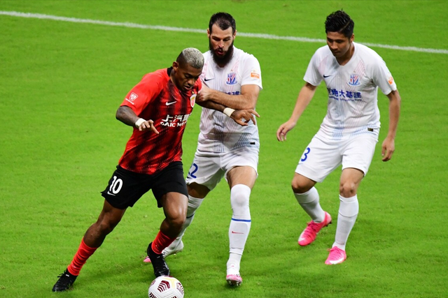 包含皇家社会发布备战花絮；今晚官宣签约；中超任务艰巨；团队化学反应显著的词条