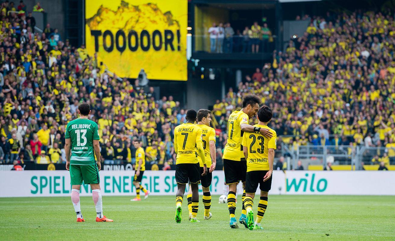 包含转会期斯图加特备战德国杯，主帅复盘细节曝光，赛场秩序良好，纪律约束更严格的词条