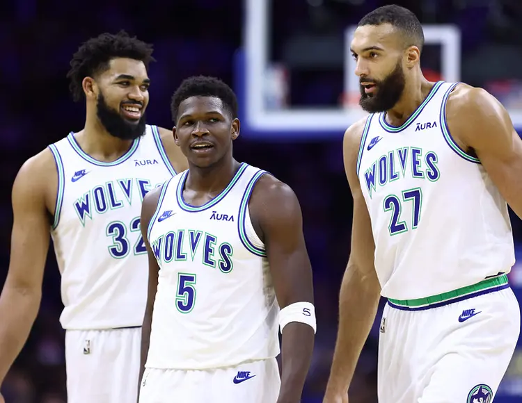 关于明尼苏达森林狼迎全明星赛关键赛；清晨豪取连胜；球迷炸锅；更衣室氛围转暖的信息