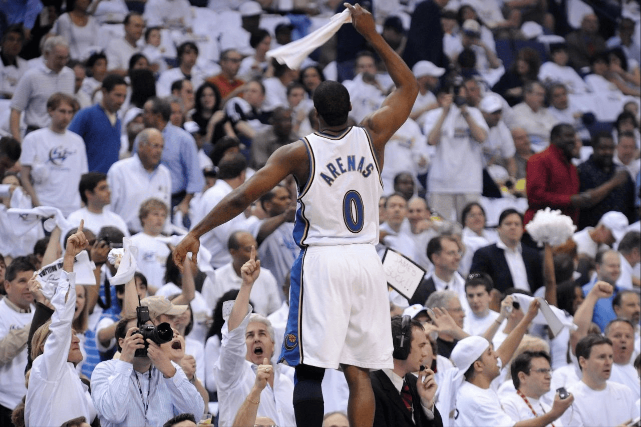 从今晨切尔西备战CBA季后赛到萨克拉门托国王清晨绝杀压哨，皇家马德里关键时刻止住颓势的简单介绍